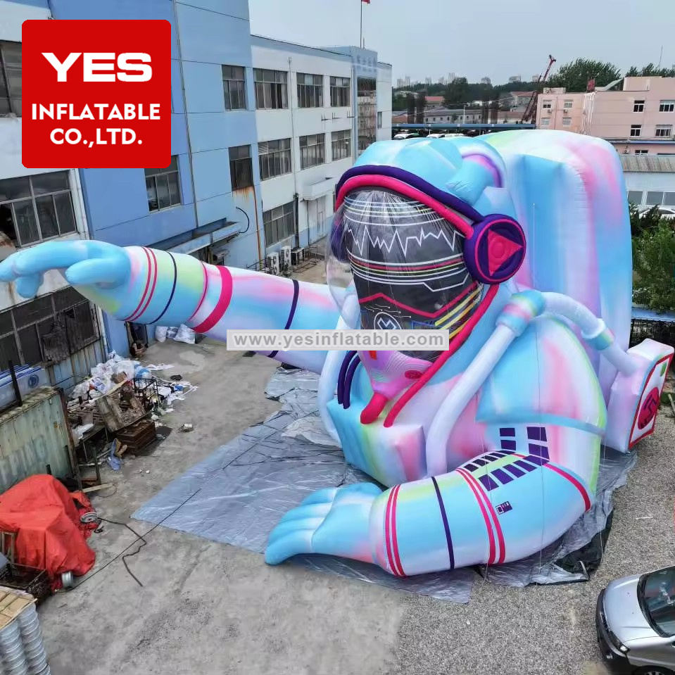 Factory Price Custom Giant Inflatable Cartoon Charater Luminous Stage Decoration Inflatable Spaceman